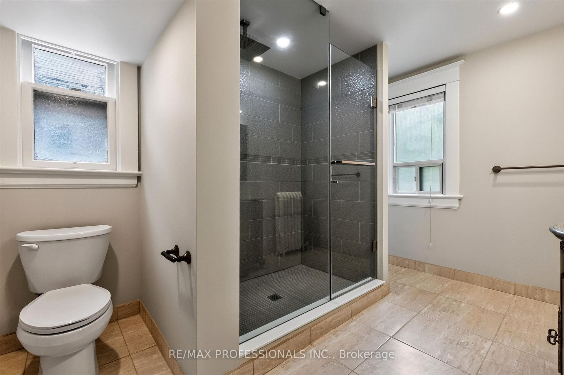 Unit 2-Second Floor 2 Bedrooms