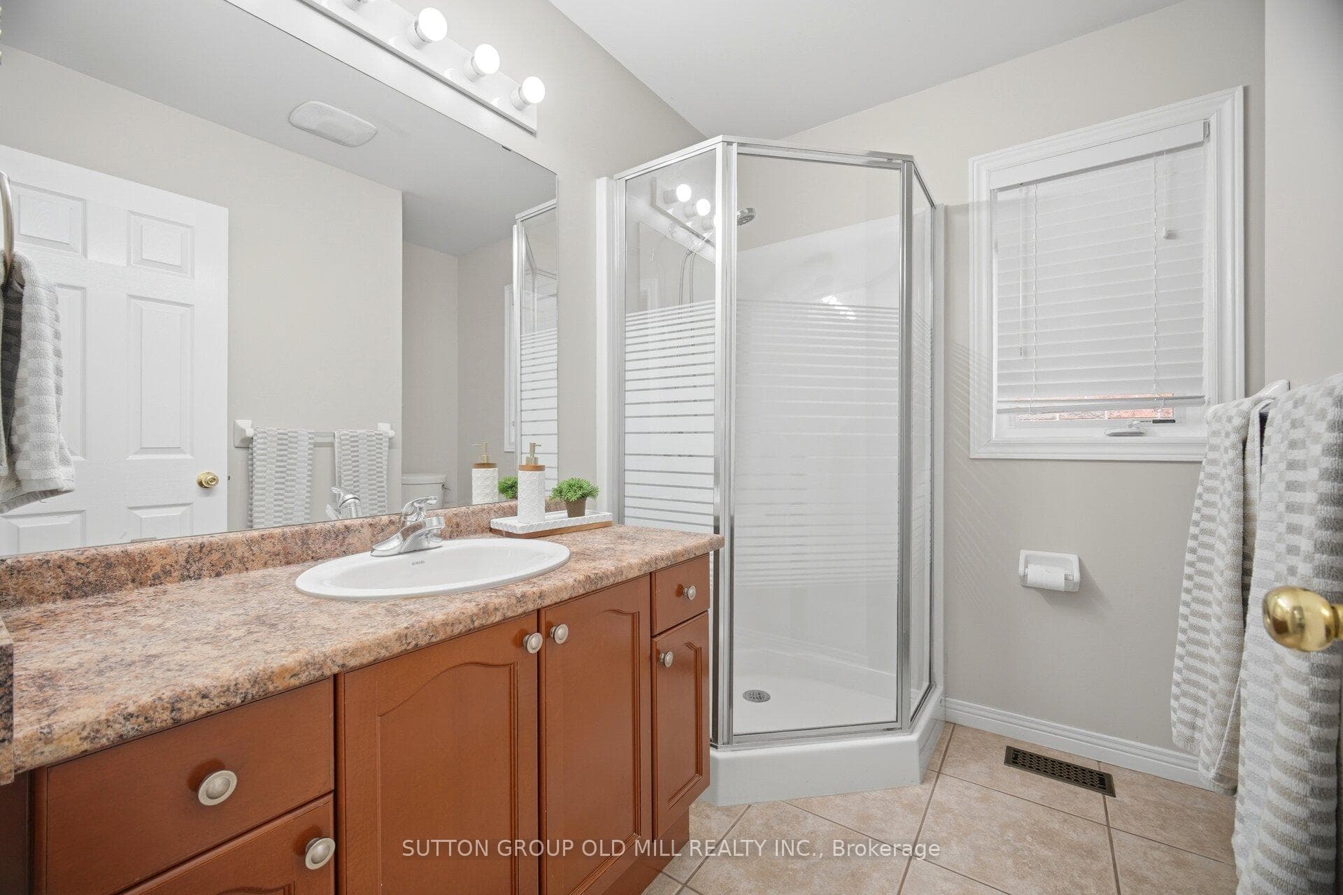 26 Edna Avenue photo 20