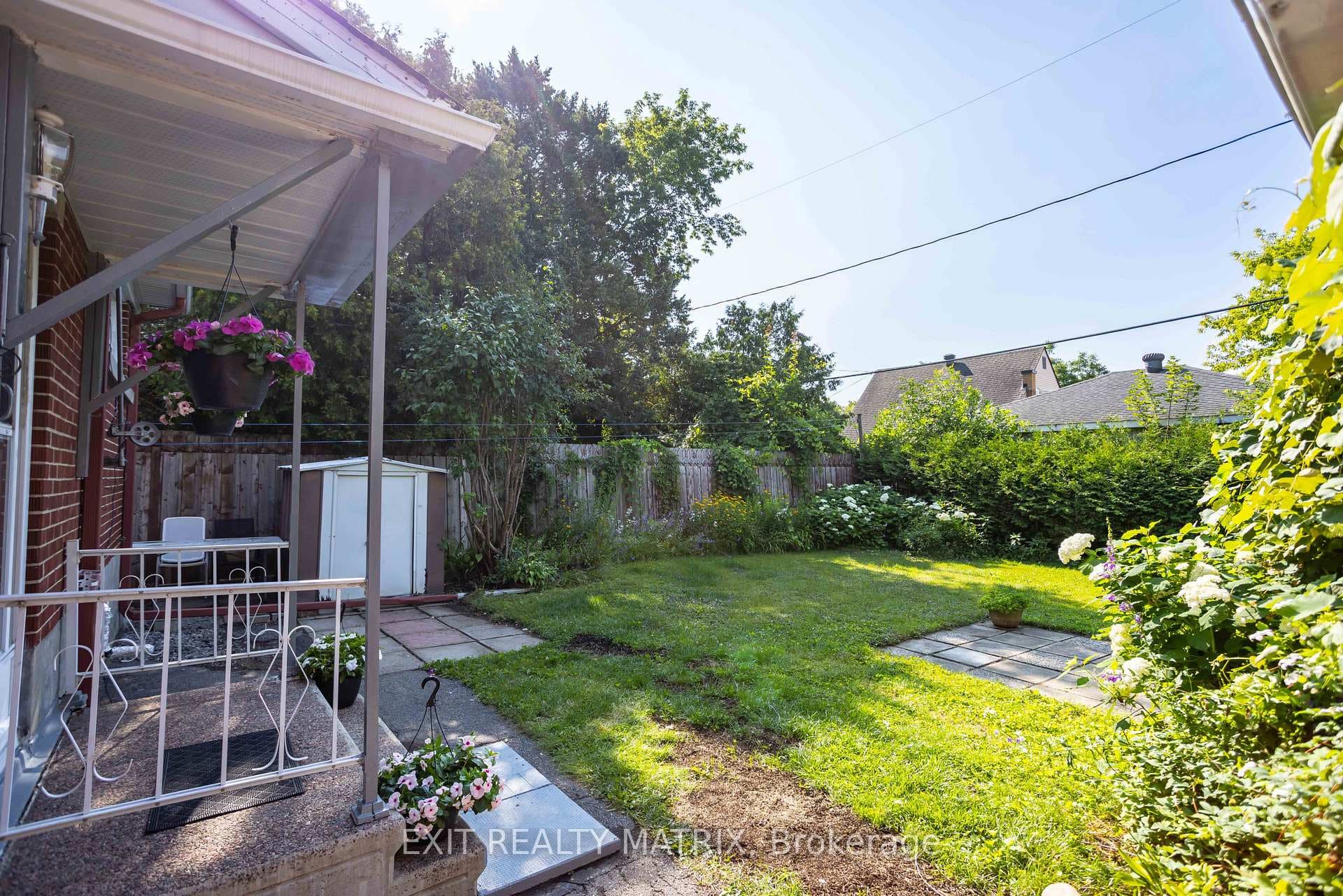 552 Dunbrack Street photo 39