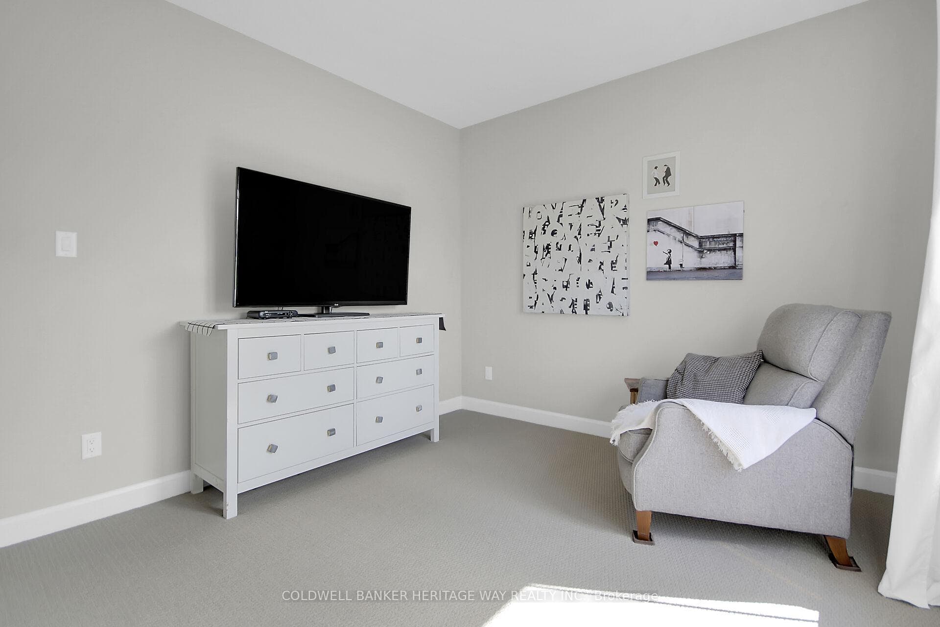 218 Owen Lucas Street photo 28