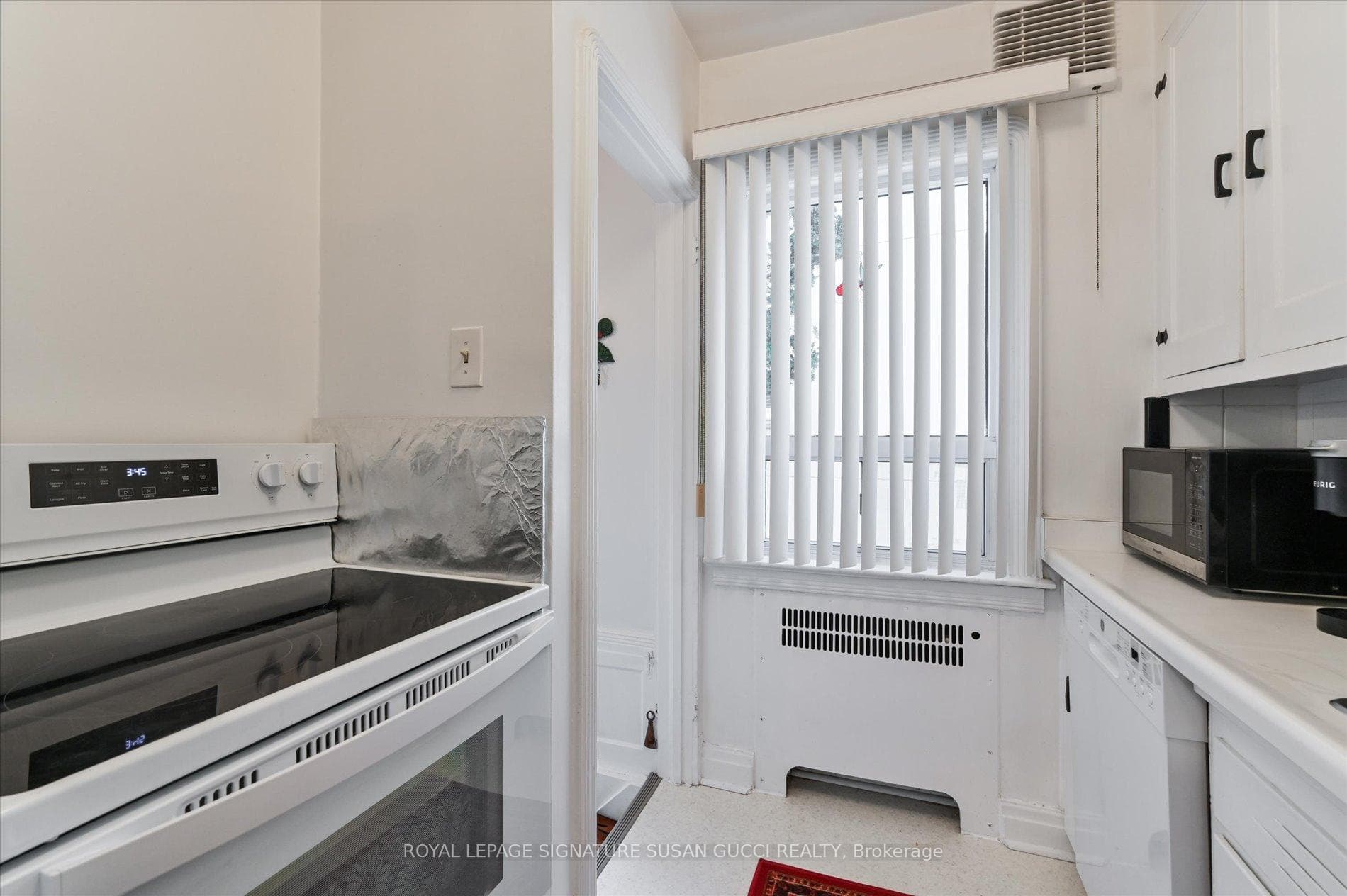 14 Dustan Crescent photo 11