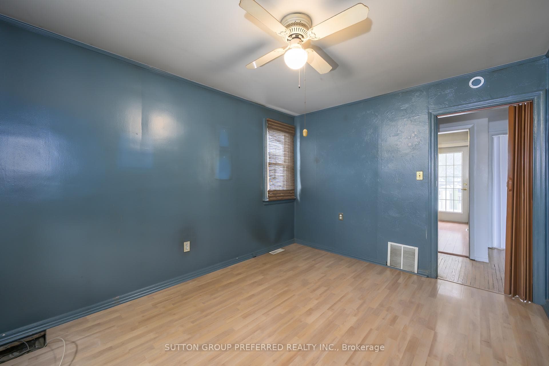 631 Glasgow Street photo 23