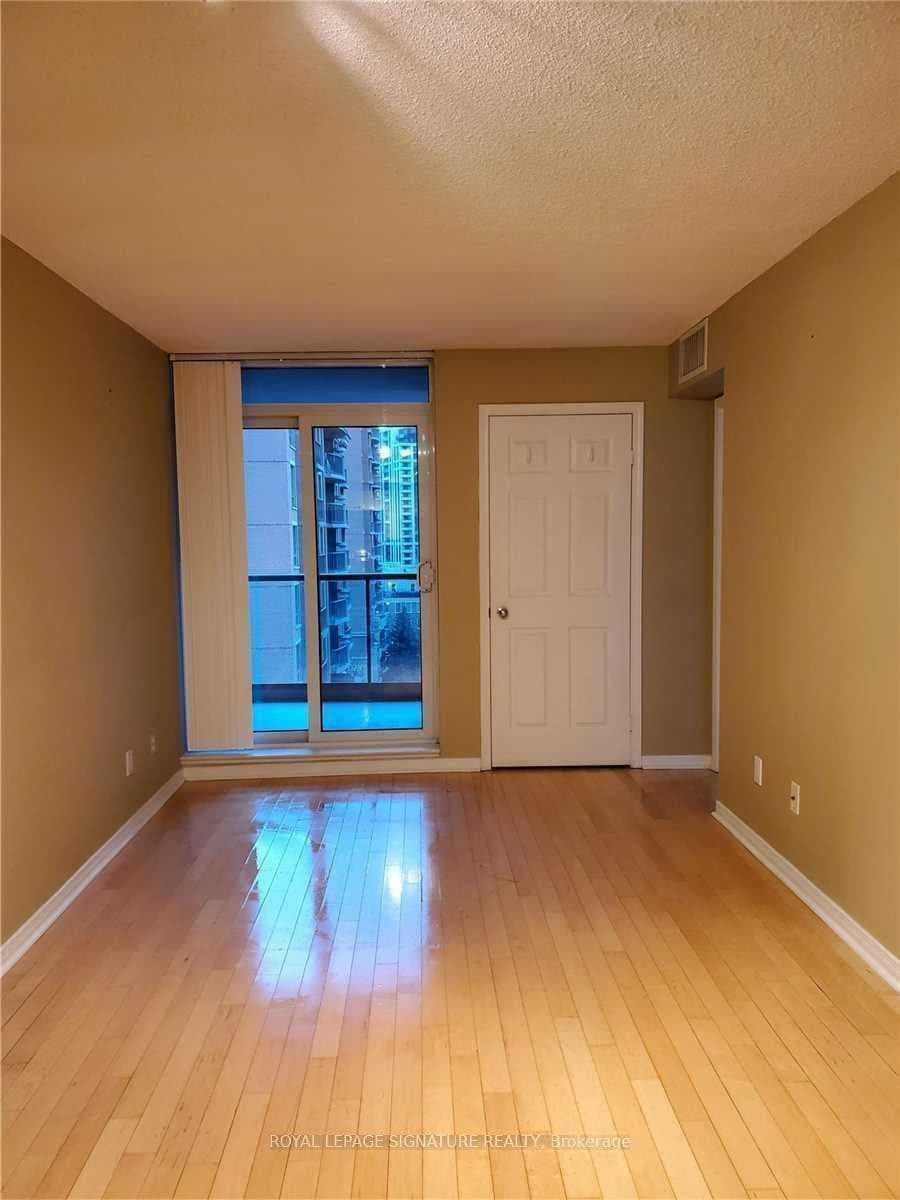 30 Harrison Garden Boulevard Unit 812 photo 5