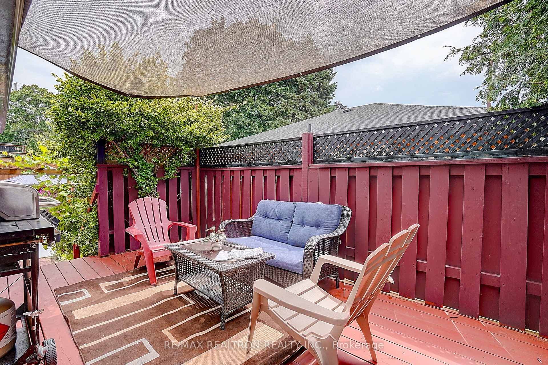 583 Pinewood Street photo 39