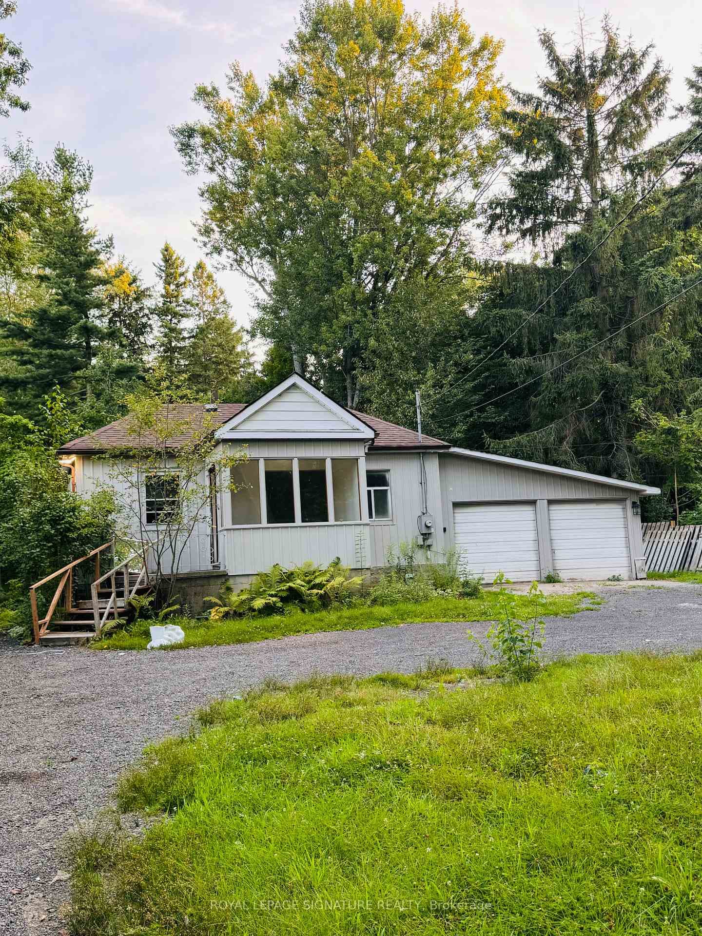 1426 Indian Grove photo 2