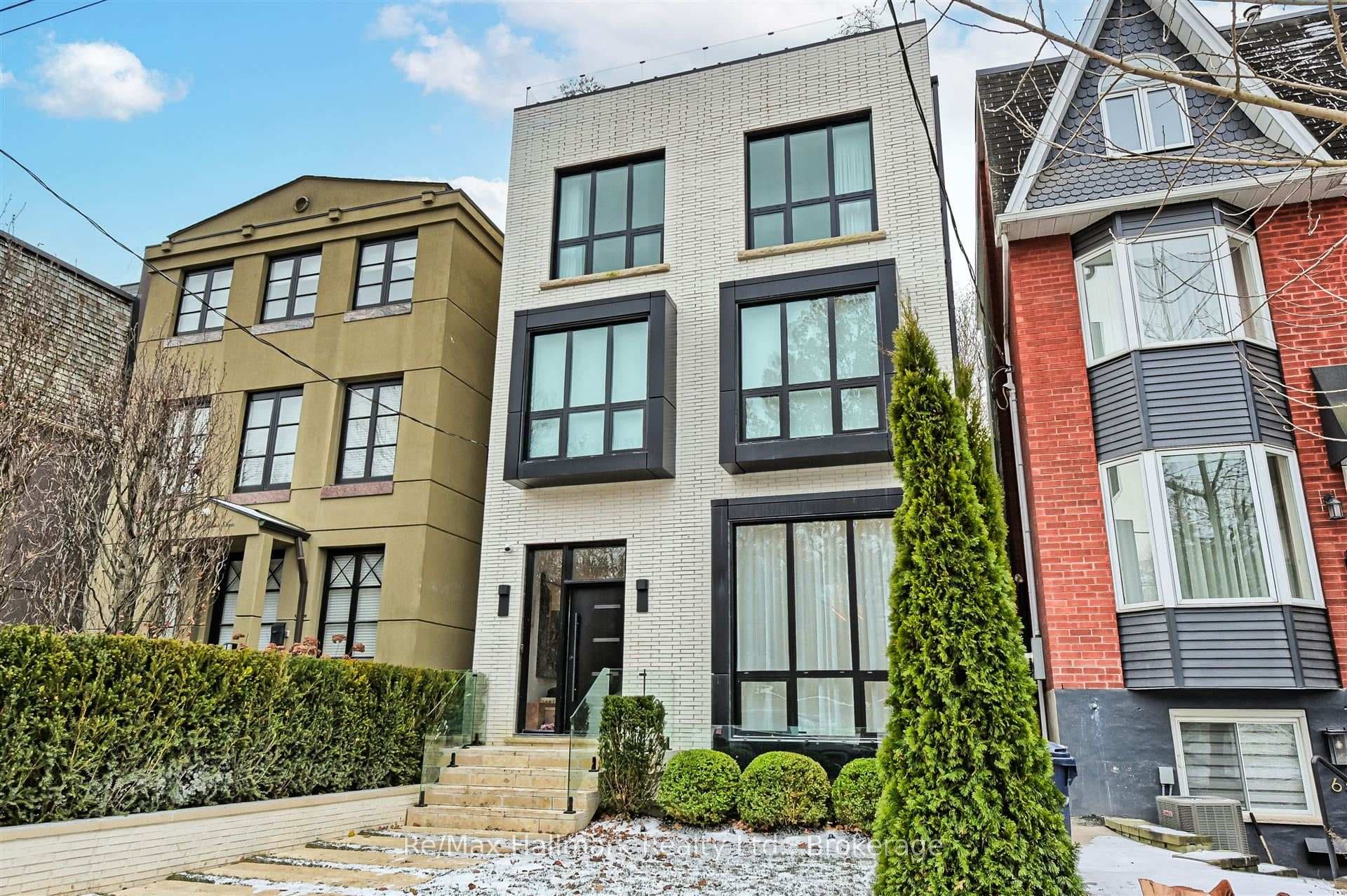 63 Pears Avenue photo 1
