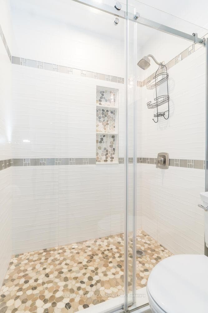 7583 Biddulph Street photo 11