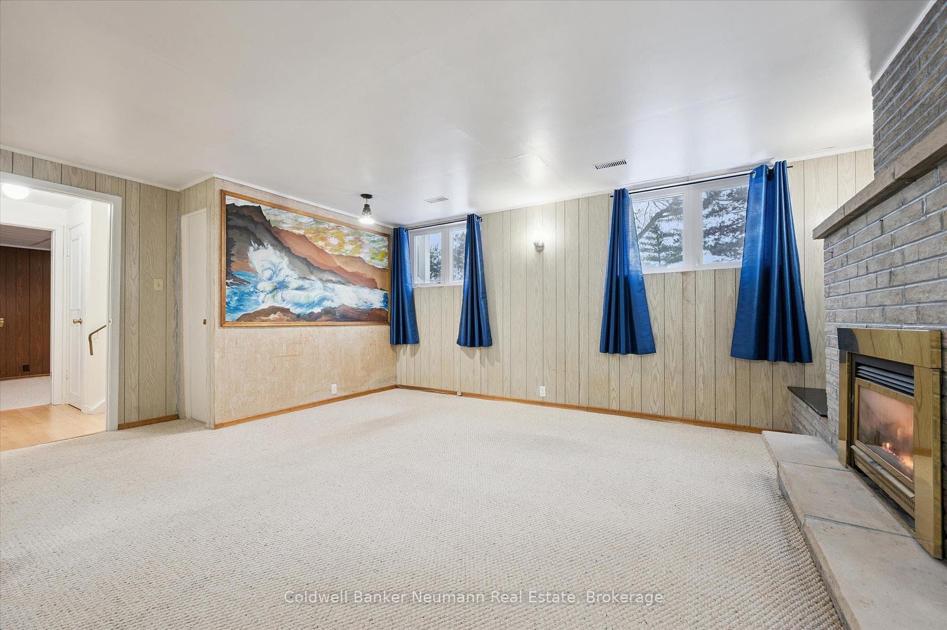 150 Applewood Crescent photo 22