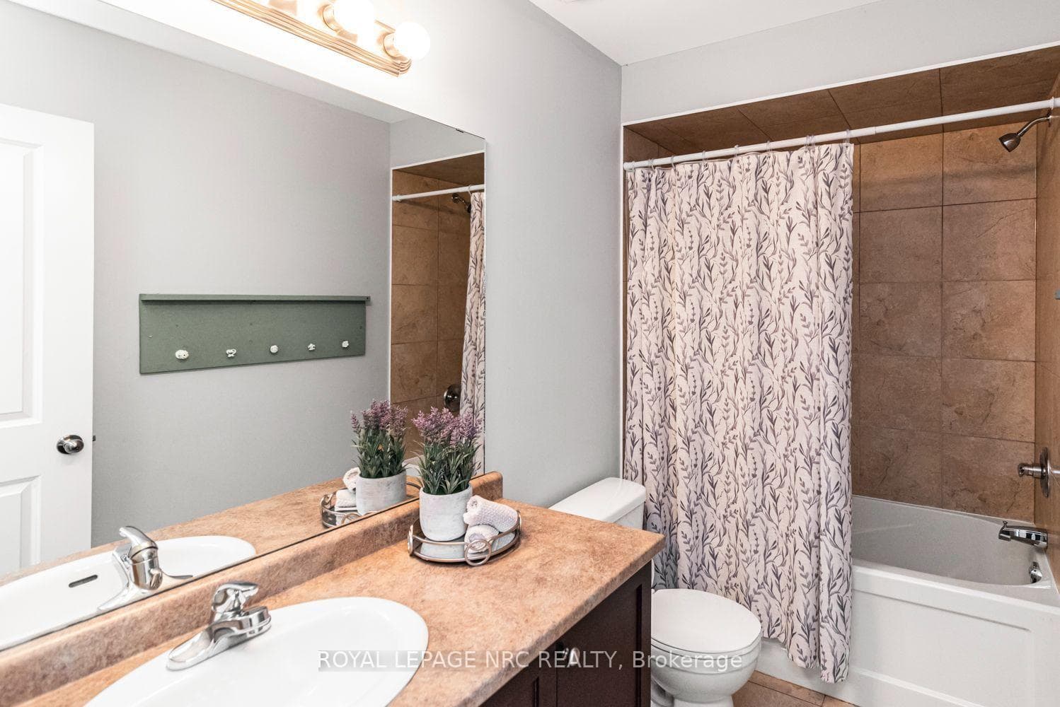 4pc guest bathroom on the 2nd floor