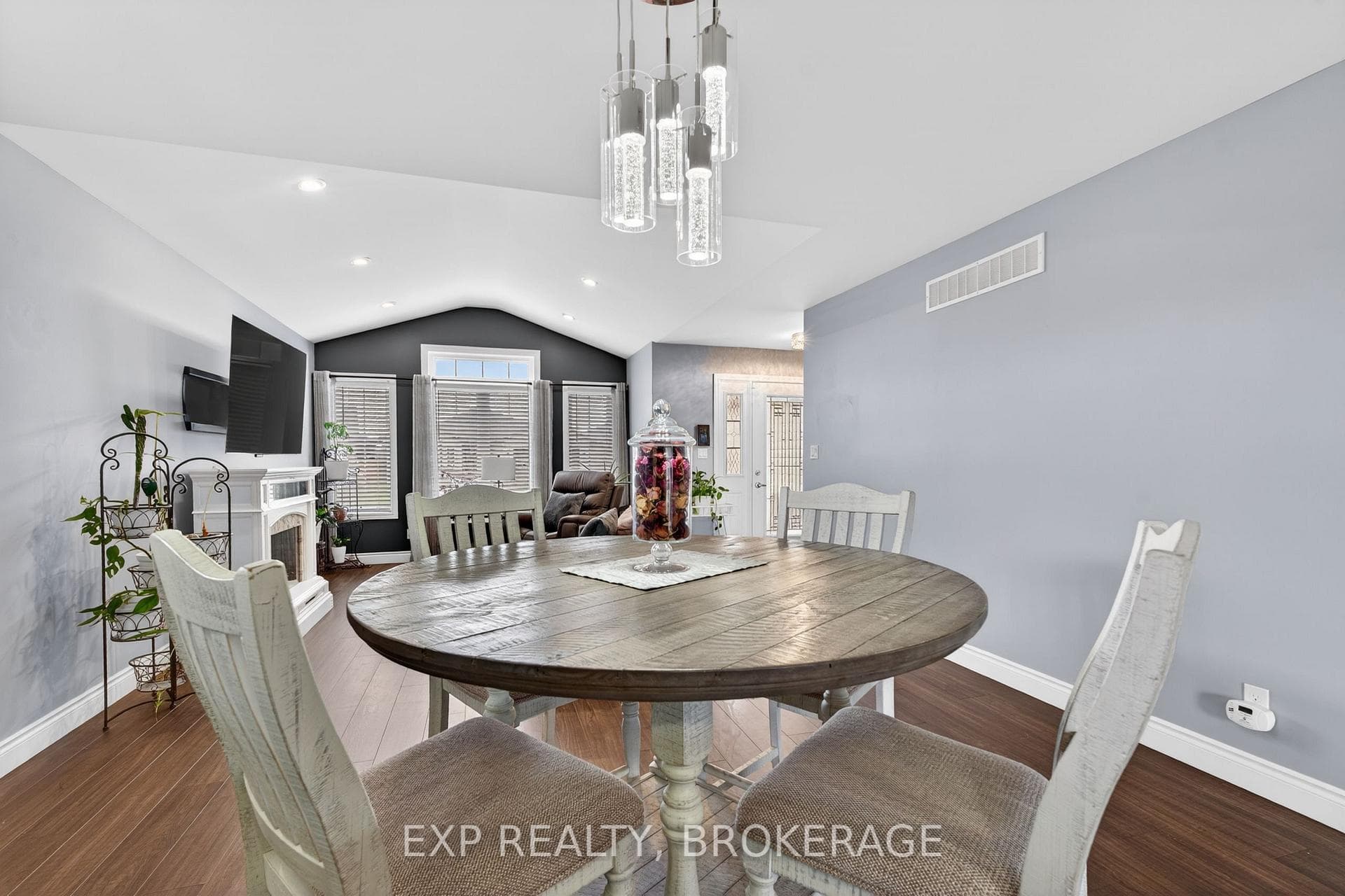 79 DEACON Place photo 10