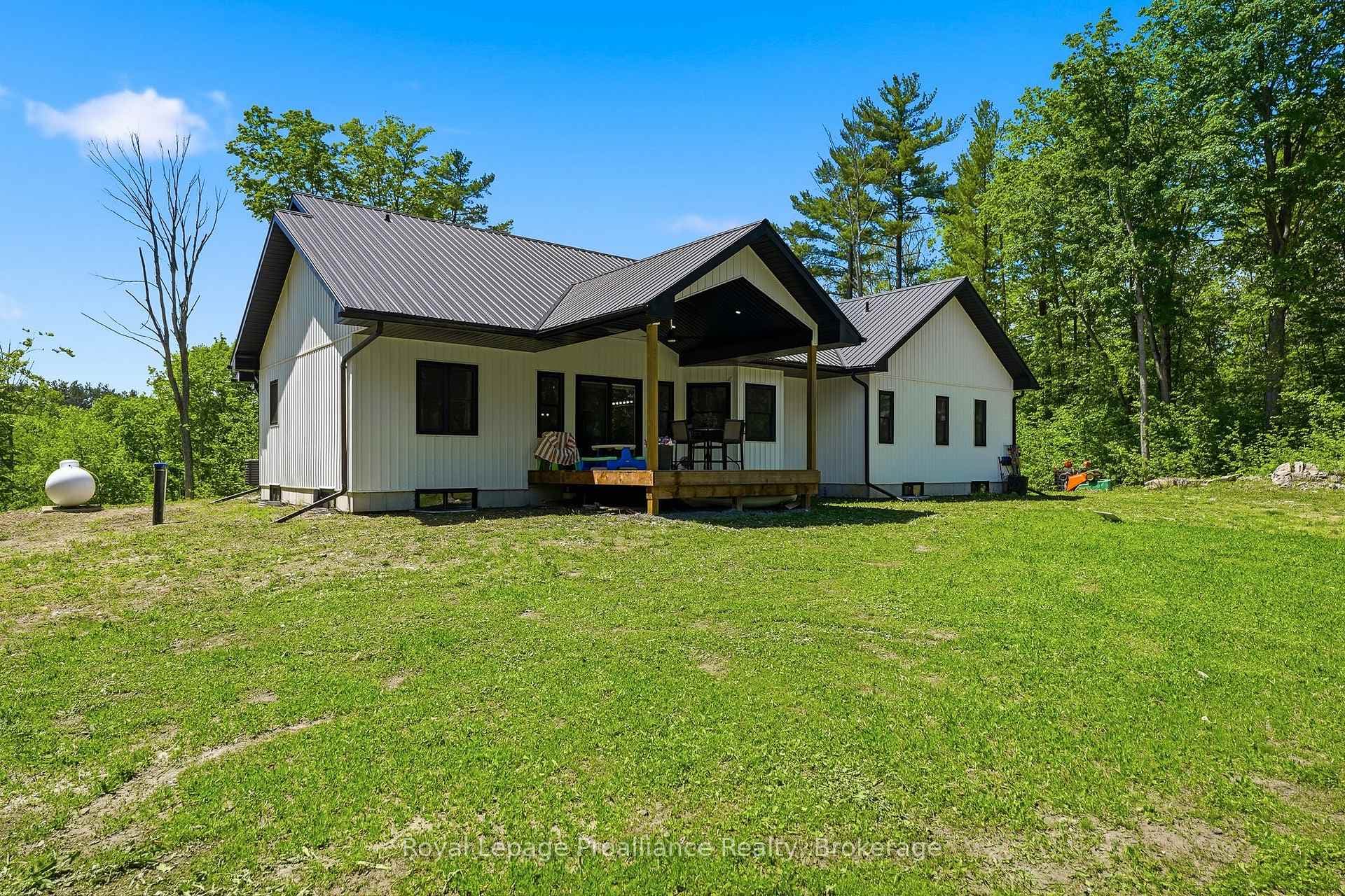 293 Douglas Road photo 42
