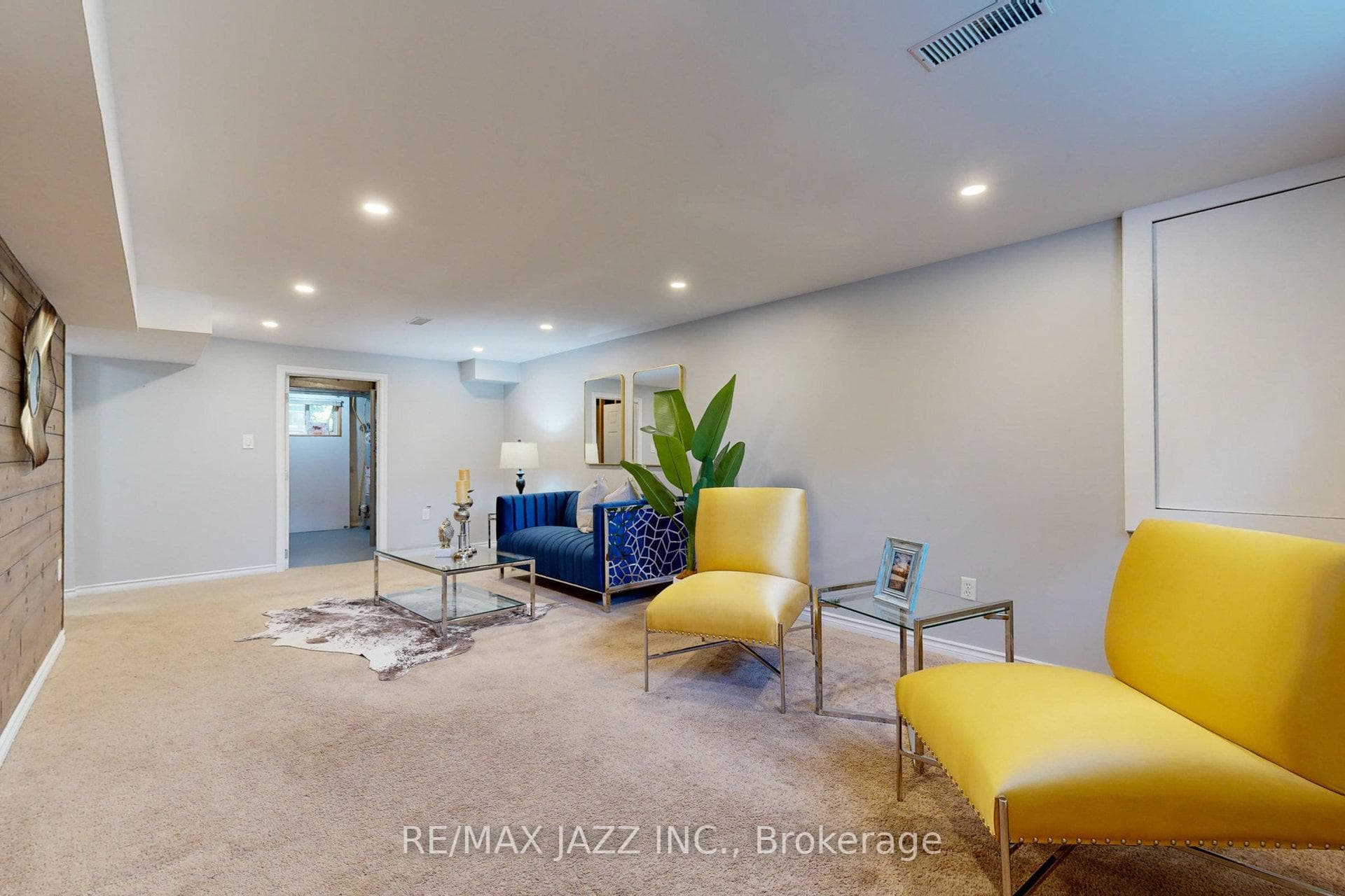 119 Lawrence Crescent photo 40