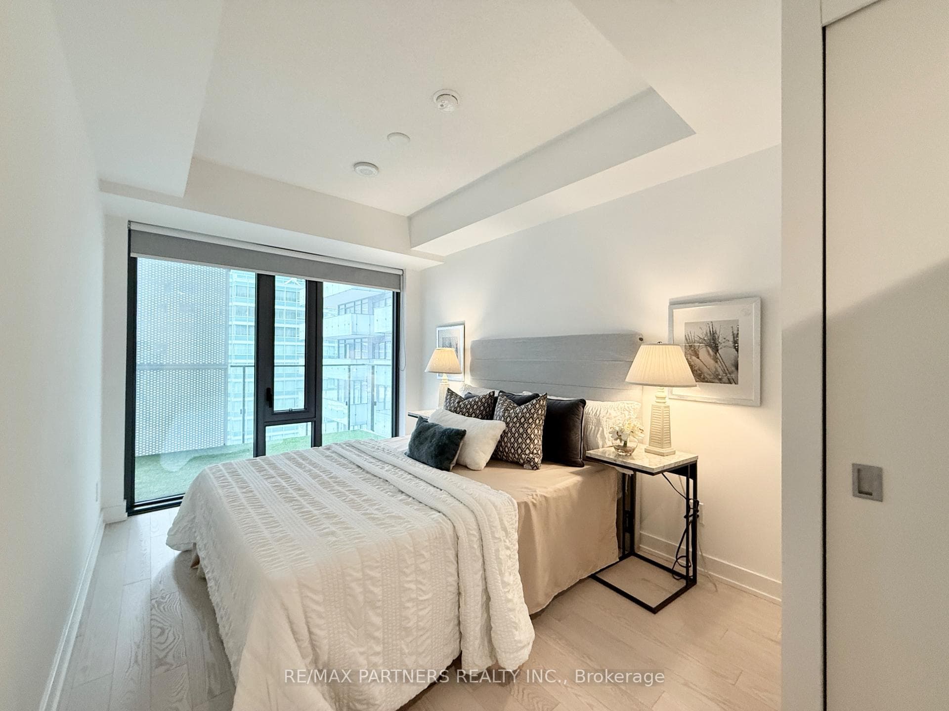 25 Richmond Street Unit 1606 photo 2