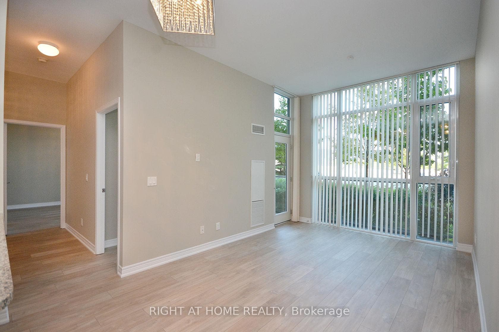339 Rathburn Road Unit 101 photo 8