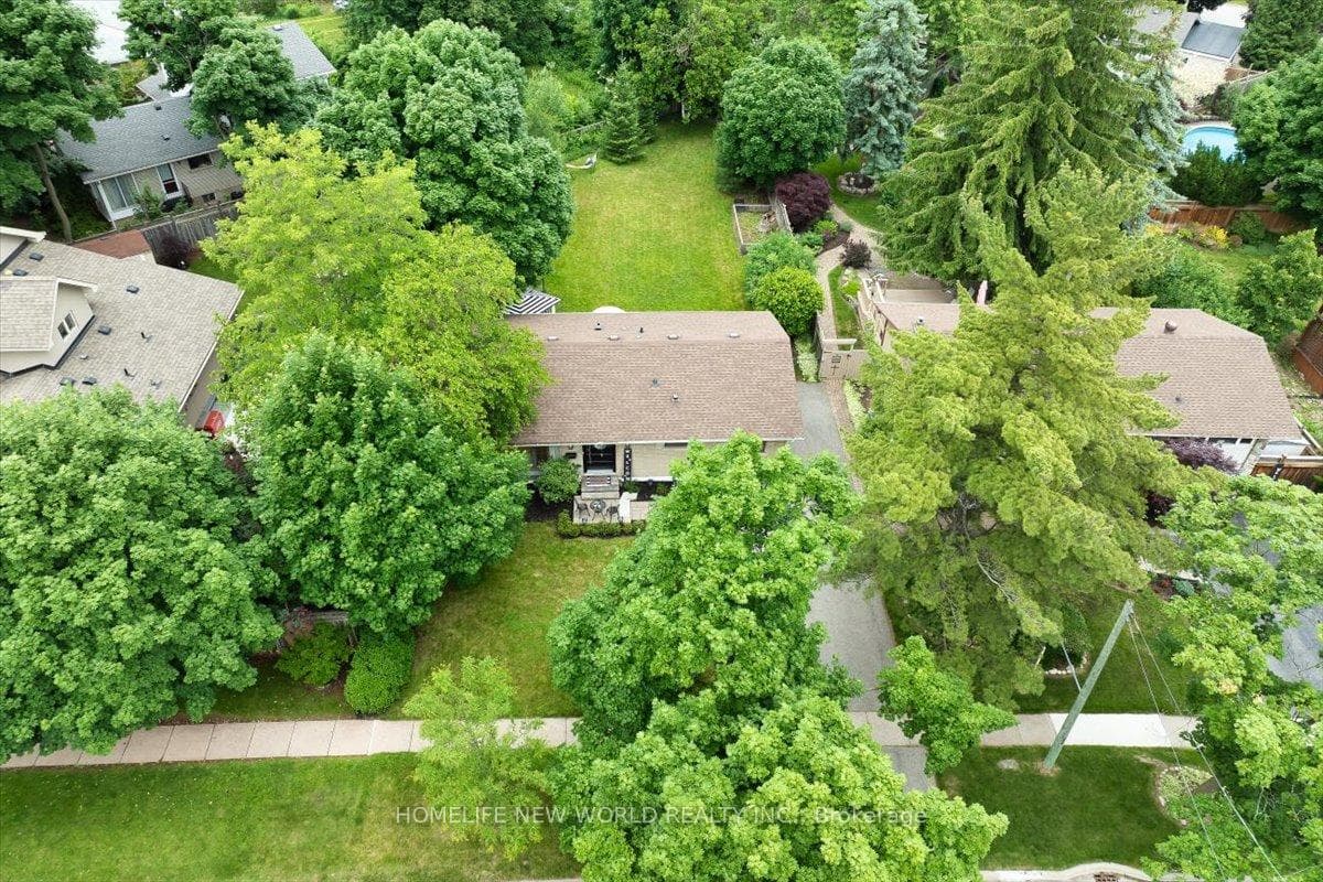 1227 Holton Heights Drive photo 2