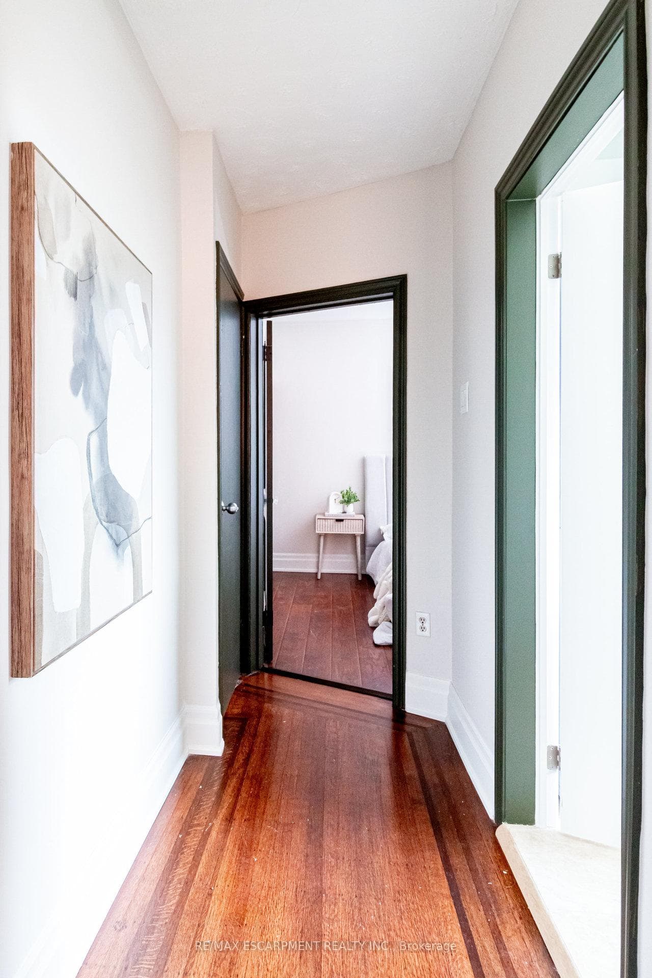 11 Eastbourne Avenue Unit 2 photo 8