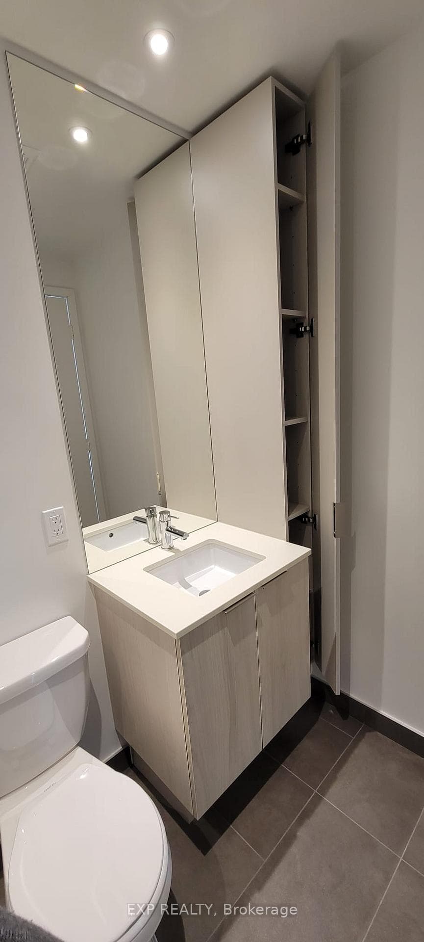448 Burnhamthorpe Road Unit 3811 photo 16
