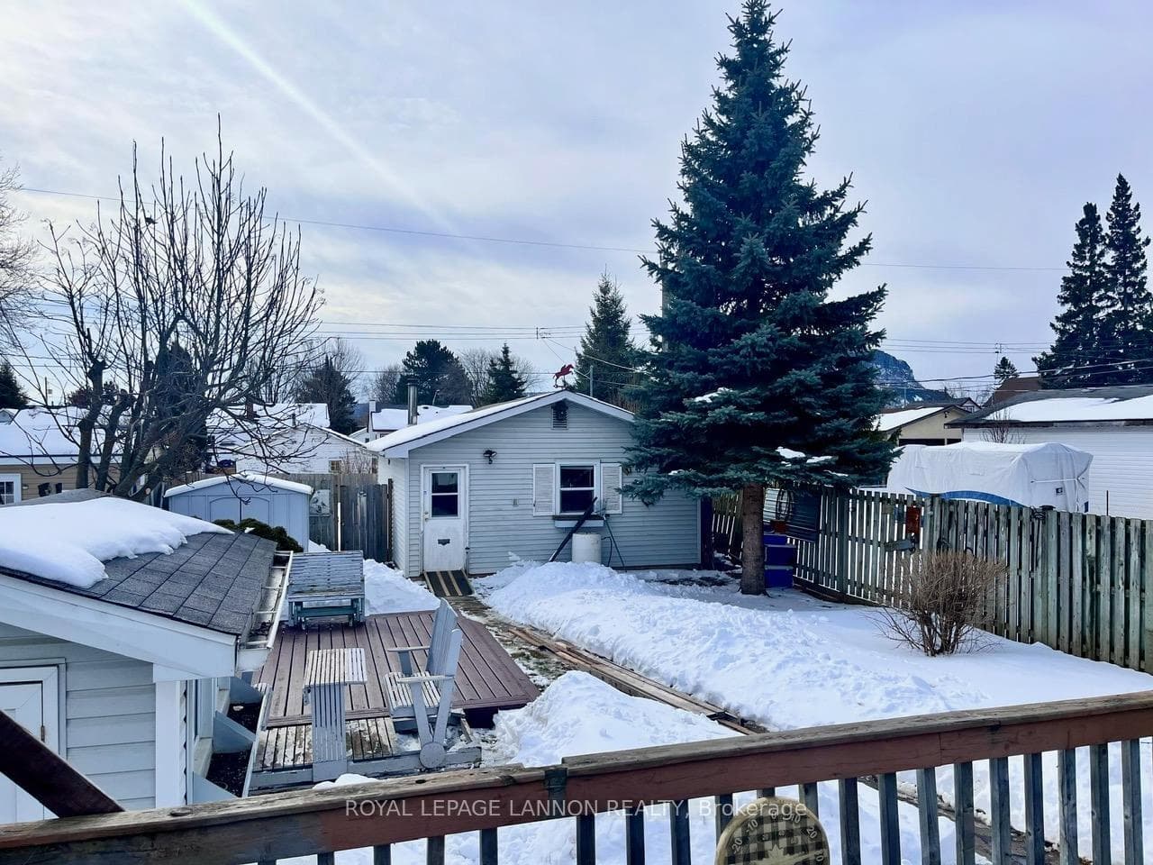 334 Francis Street photo 17