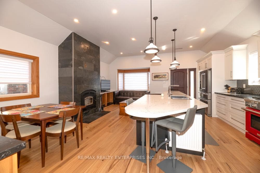 837 Kingston Road Unit Upper photo 9