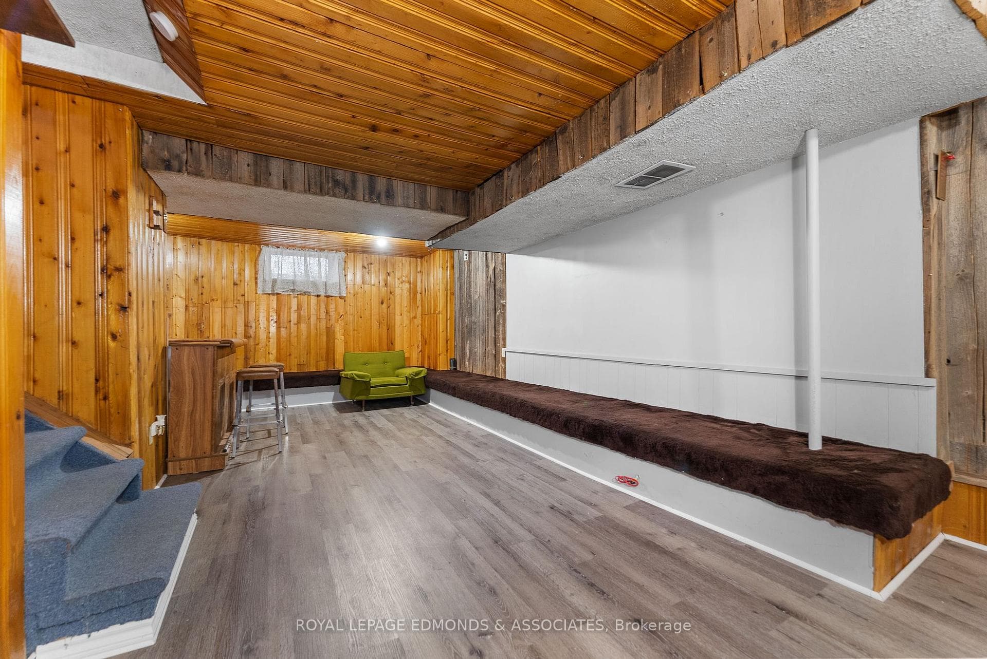 363 Moffat Street photo 24