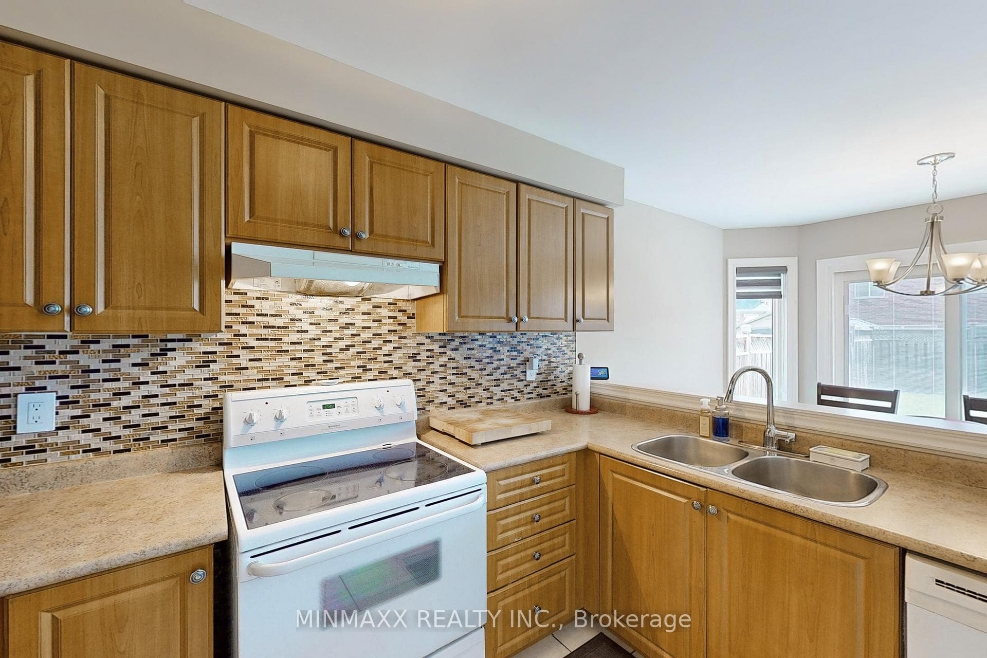 280 Featherstone Road photo 9