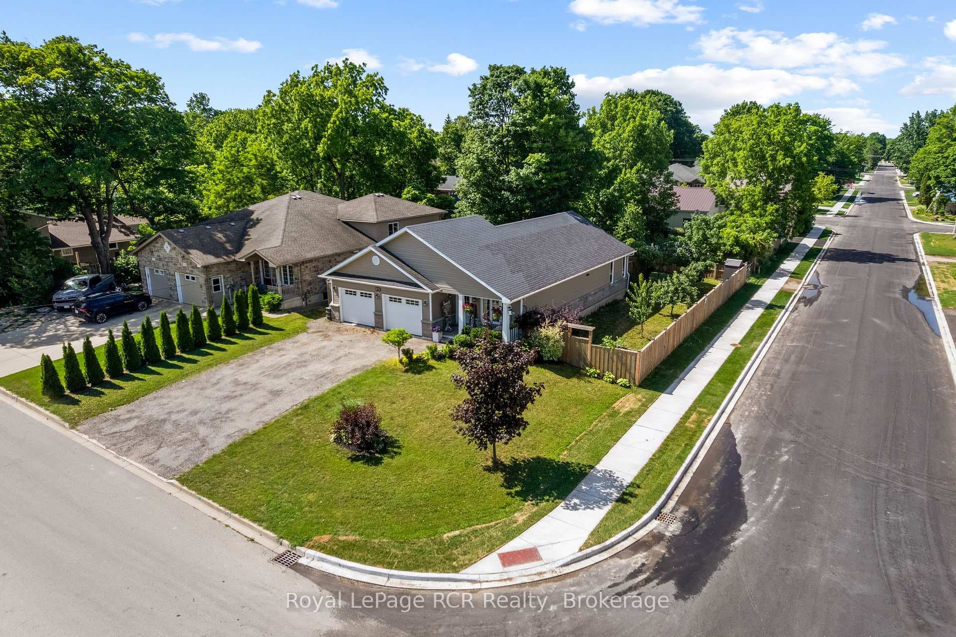 724 Elgin Street photo 12