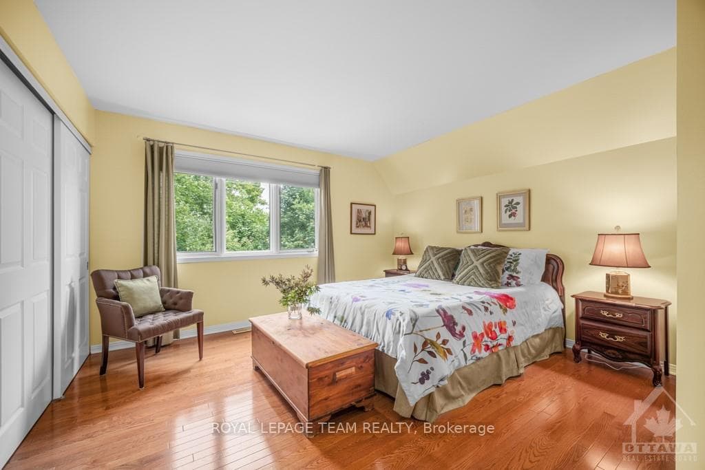 288 CRICHTON Street photo 17