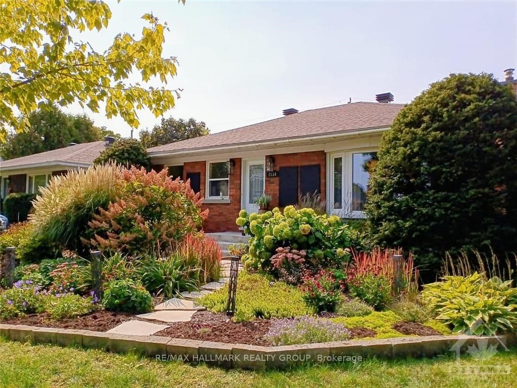 2034 SAUNDERSON Drive photo 3