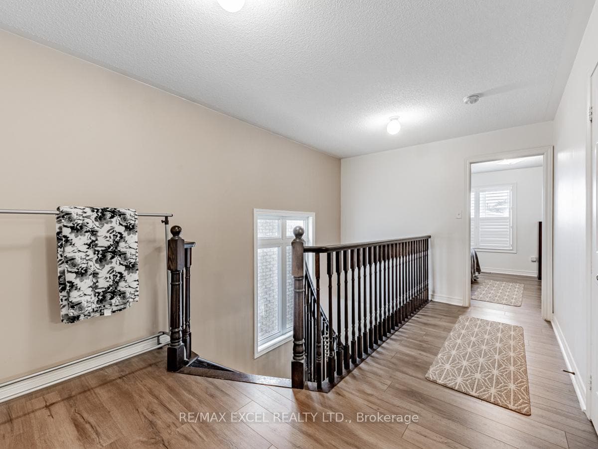 8 Mastwood Crescent photo 18