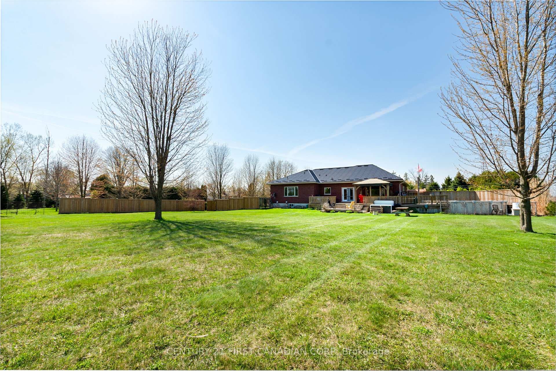 653 Peter Street photo 40