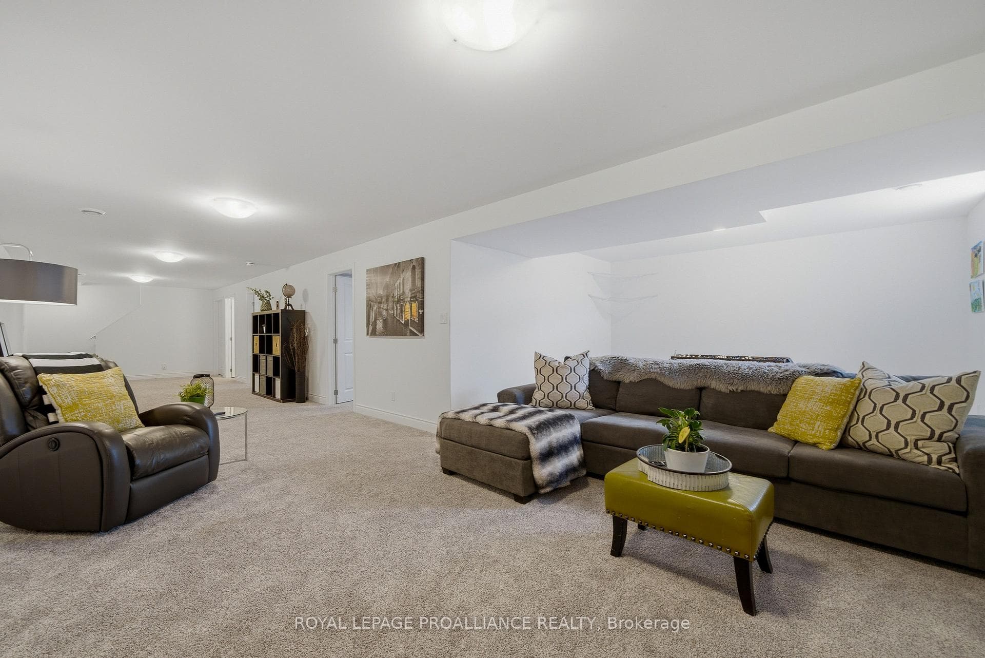 100 Dewal Place photo 24