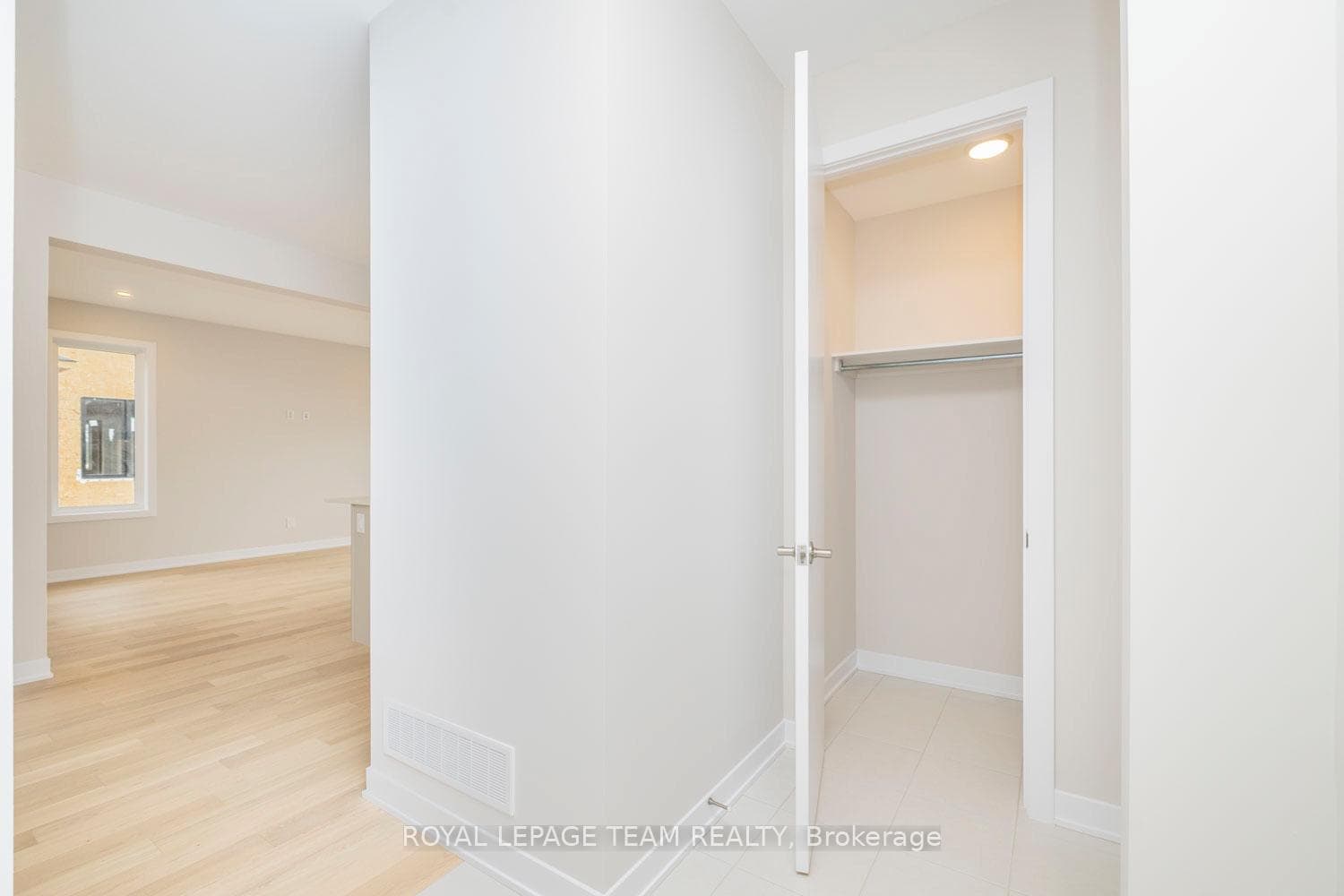 296 SAPLING Grove photo 24