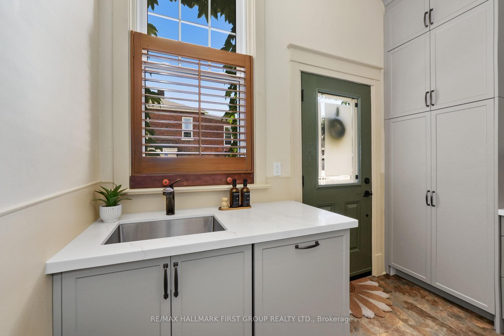 274 Ridout Street photo 16