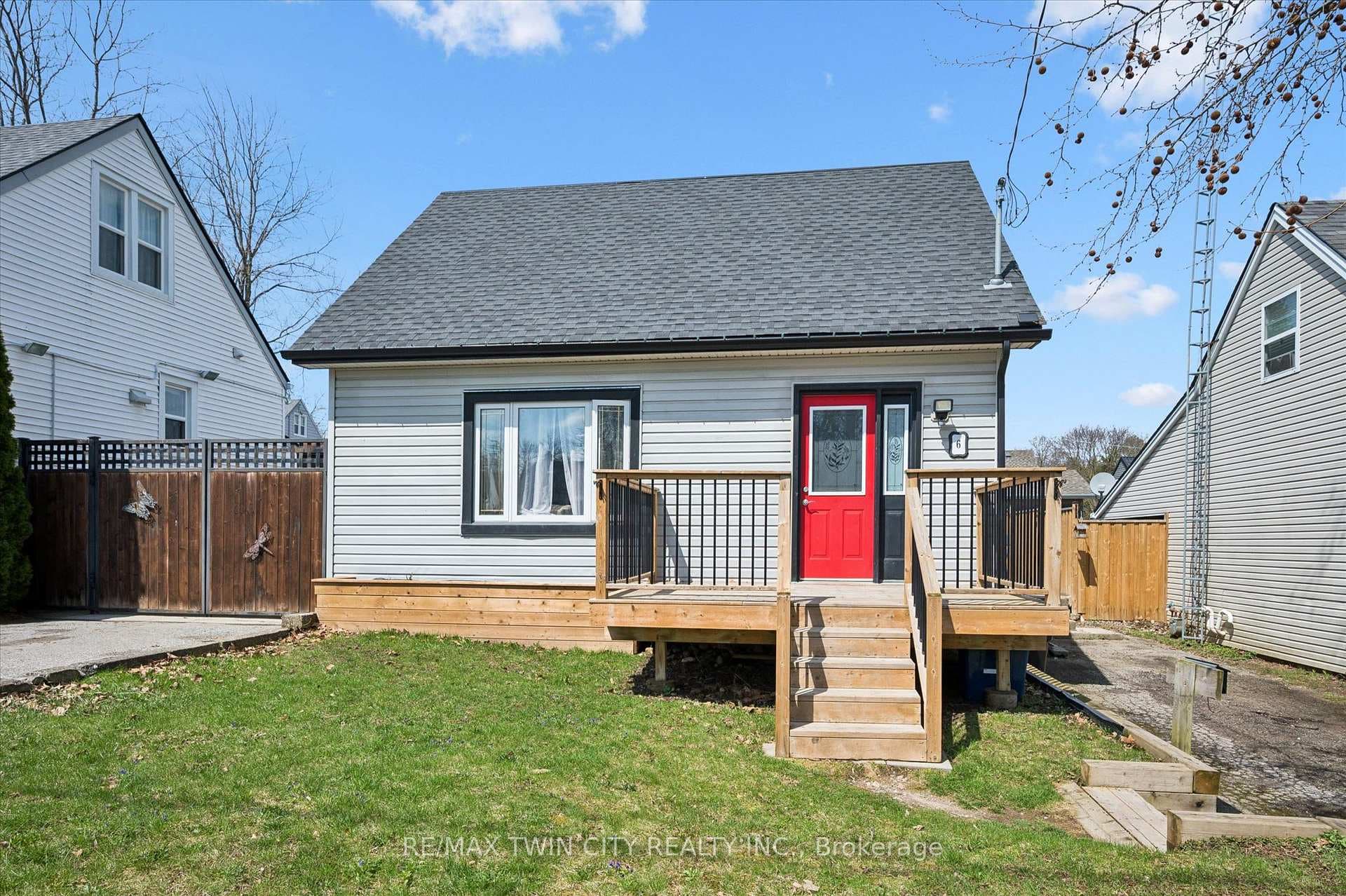 6 2 Avenue photo 4