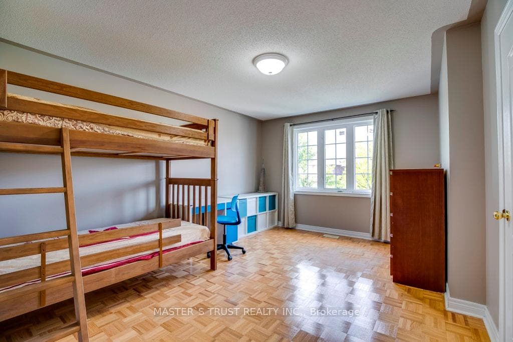 626 Society Crescent photo 20