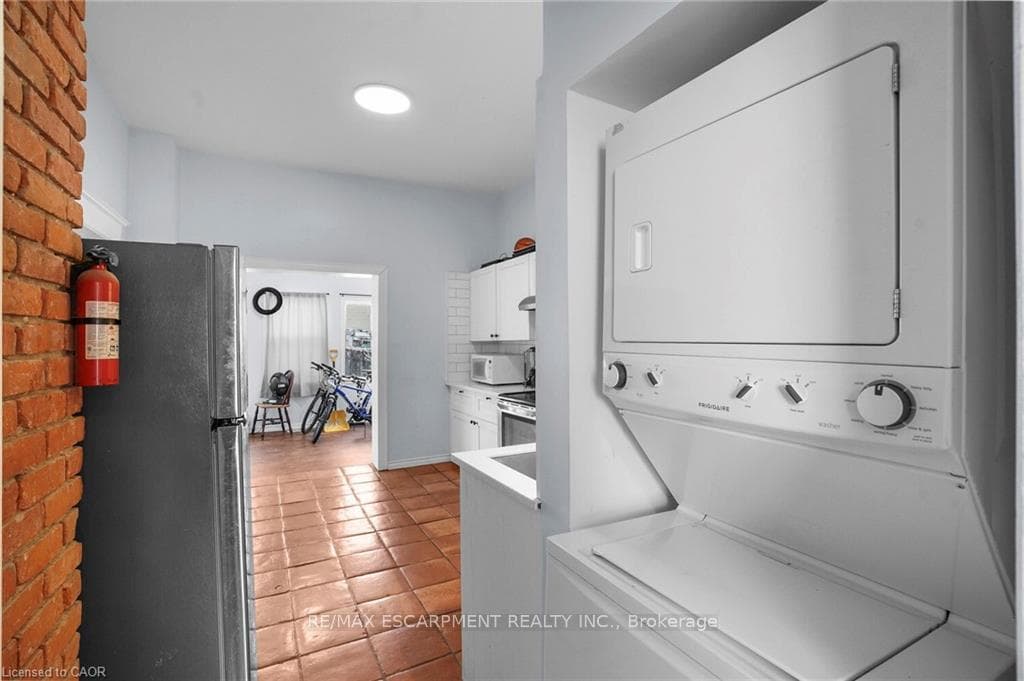11 Wright Avenue photo 9