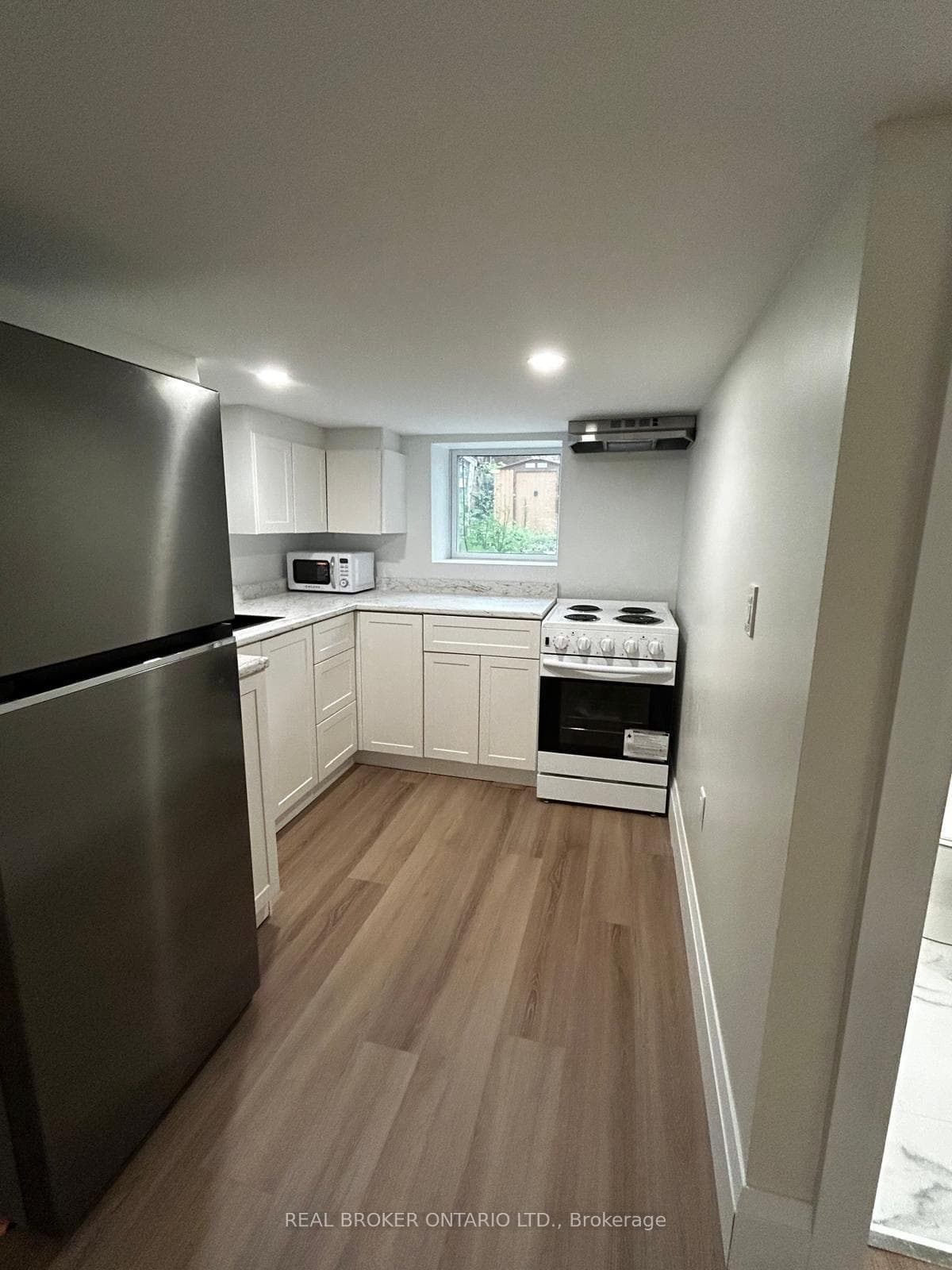 659 Vaughan Road Unit 3 photo 6