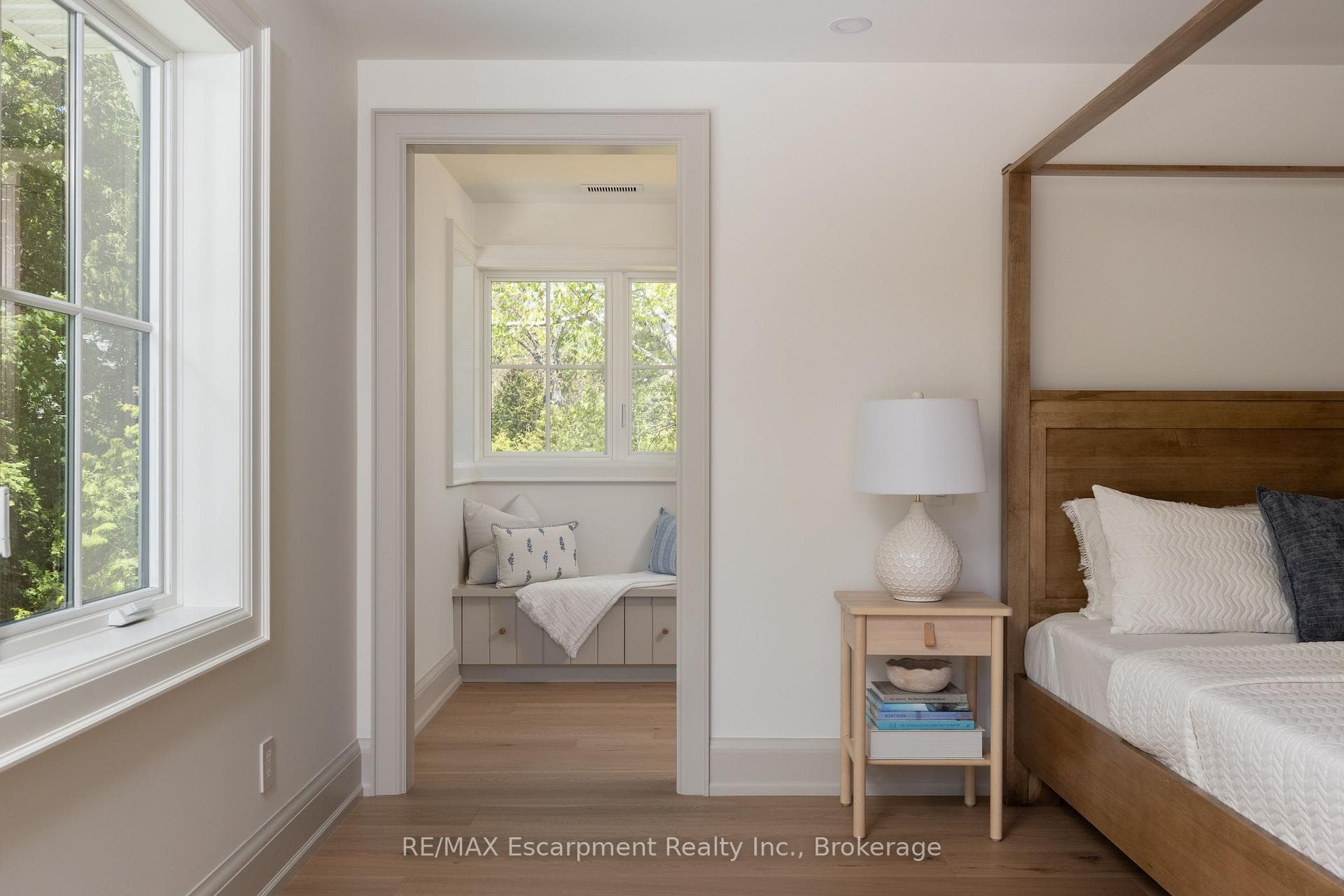 130 Edgecliffe Place photo 26