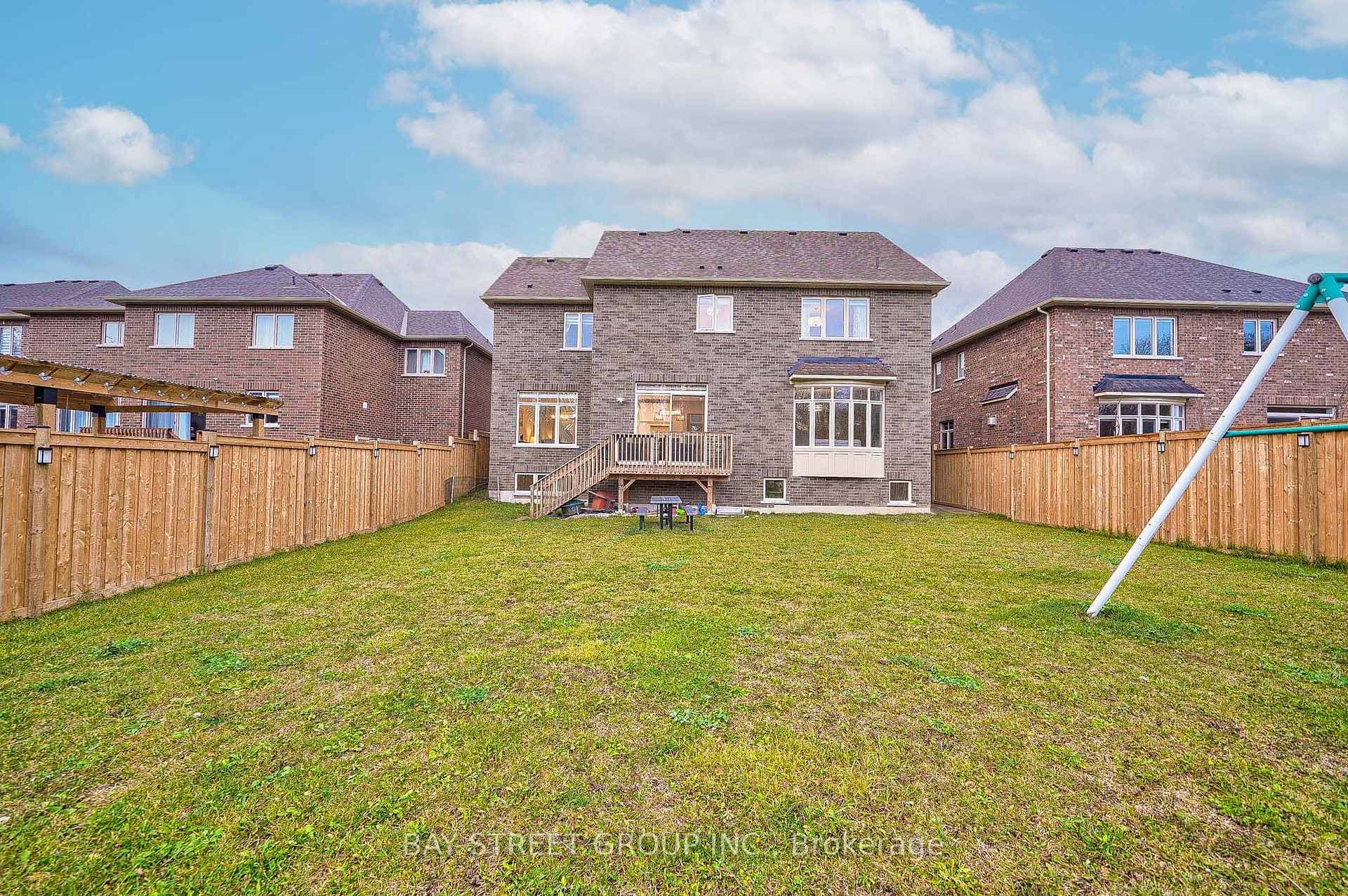 17 THOMPSON Way photo 39