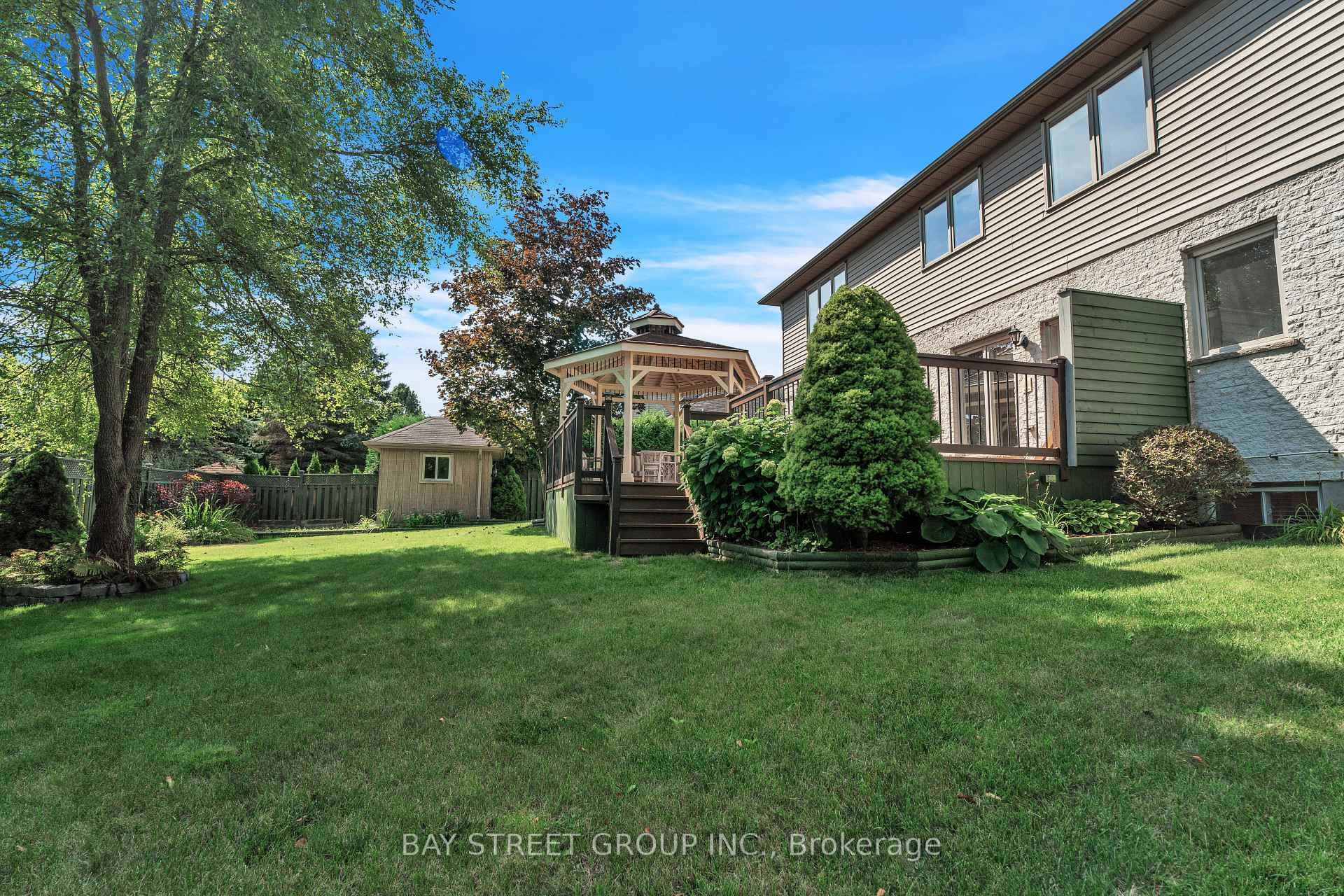 56 GLENRIDGE Crescent photo 34