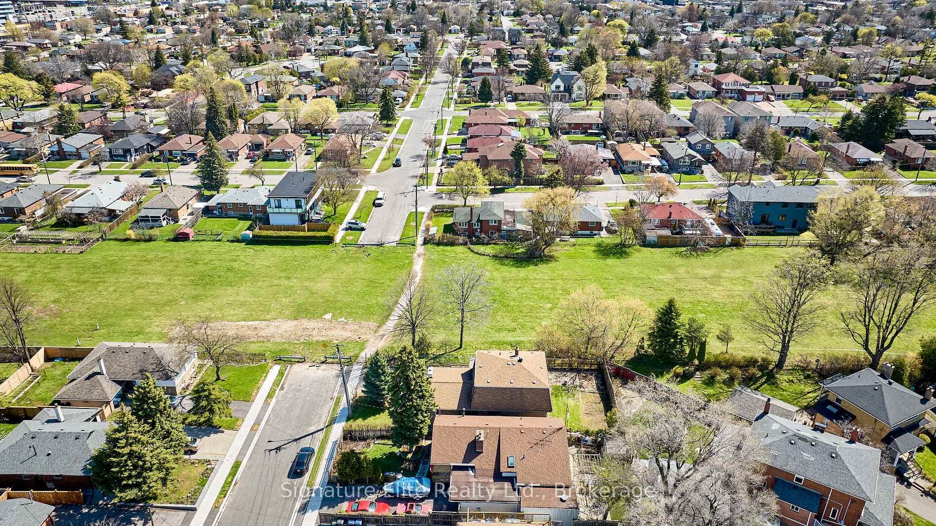 51 Sherwood Avenue photo 40