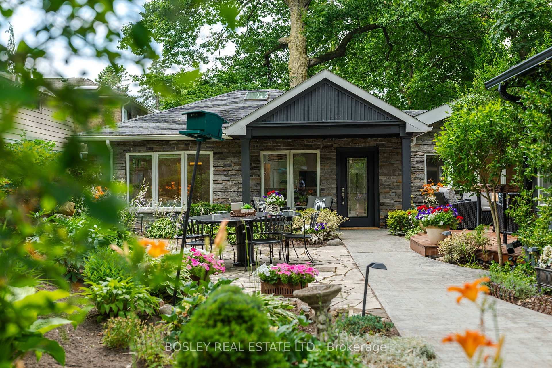 14 Lakeside Avenue photo 1