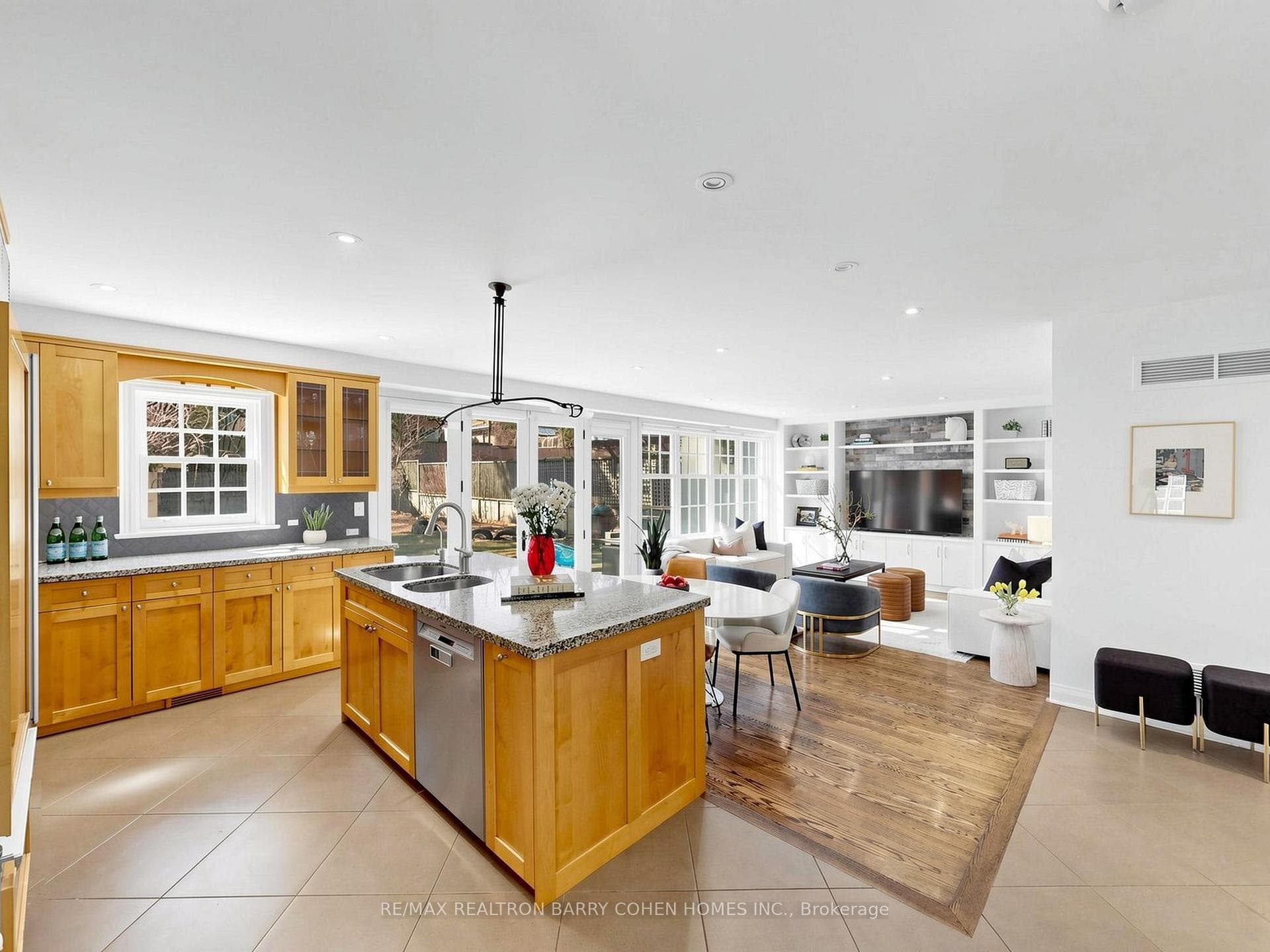 183 Cortleigh Boulevard photo 4