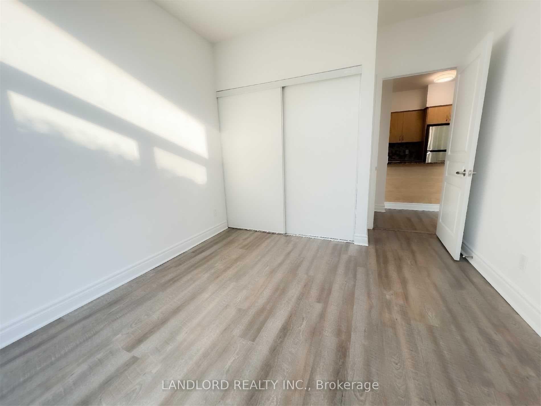 2240 Lakeshore Boulevard Unit 309 photo 15