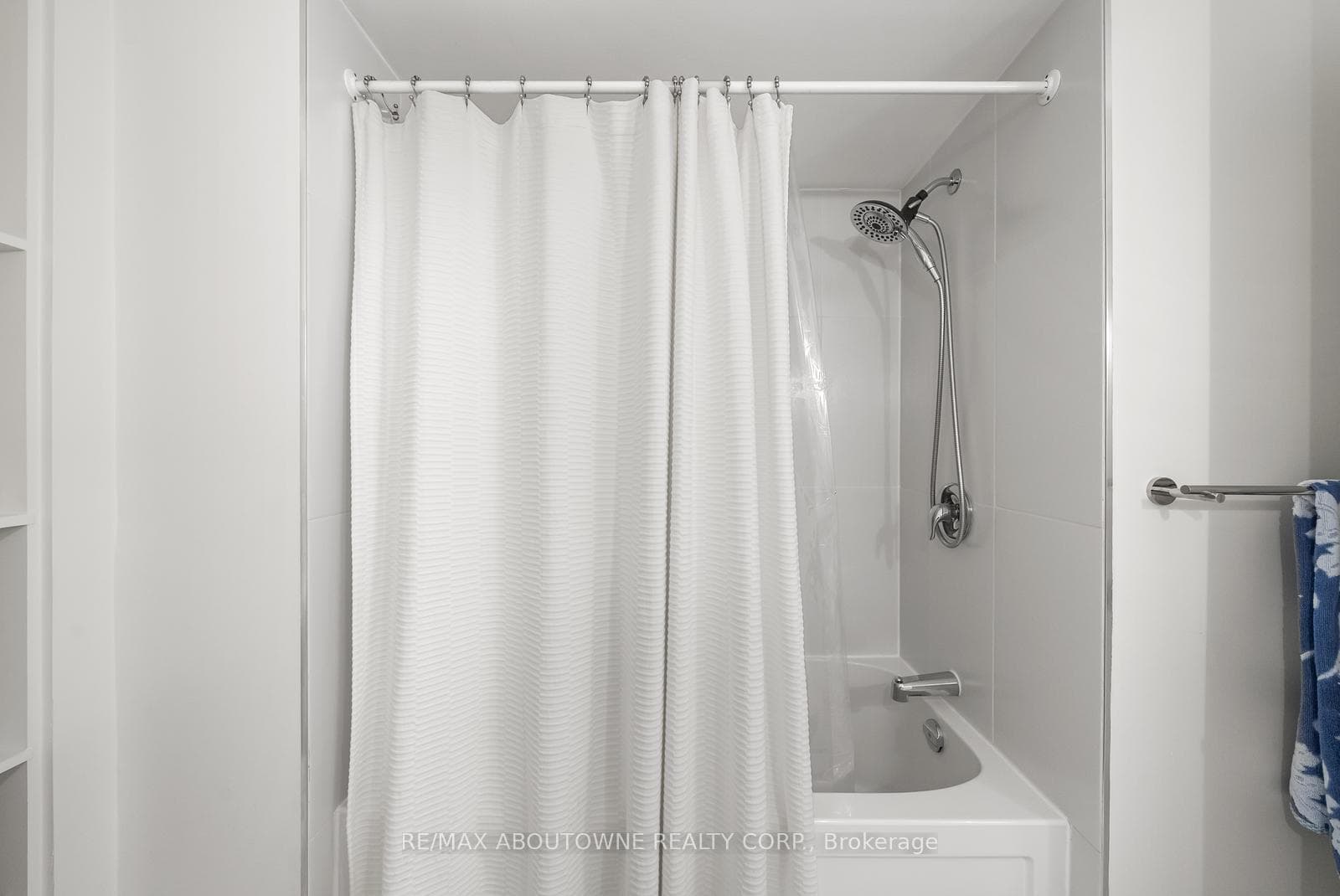1116 Springbrook Crescent photo 36
