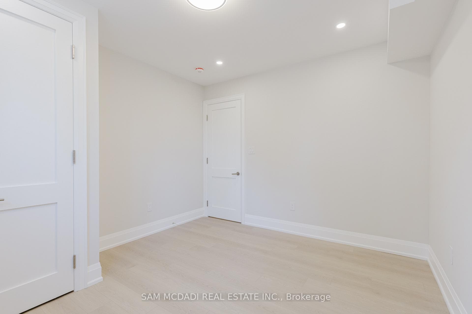 2346 Rebecca Street photo 45