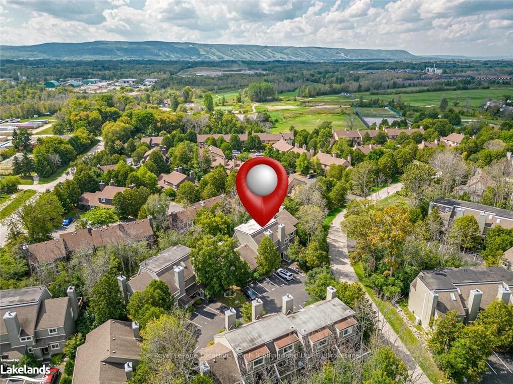207 ESCARPMENT Crescent photo 6