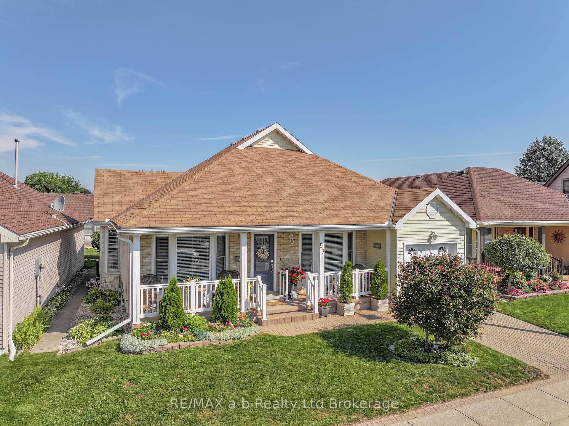 57 Edwin Crescent photo 4
