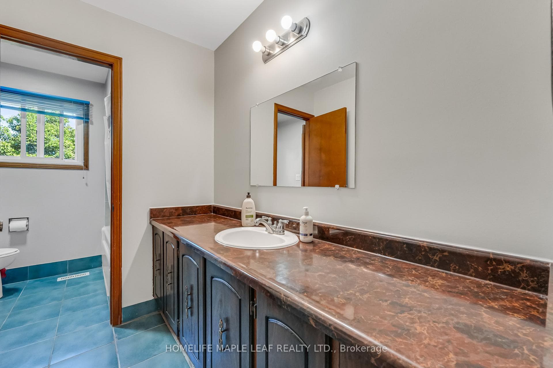 14 Manitou Crescent photo 15