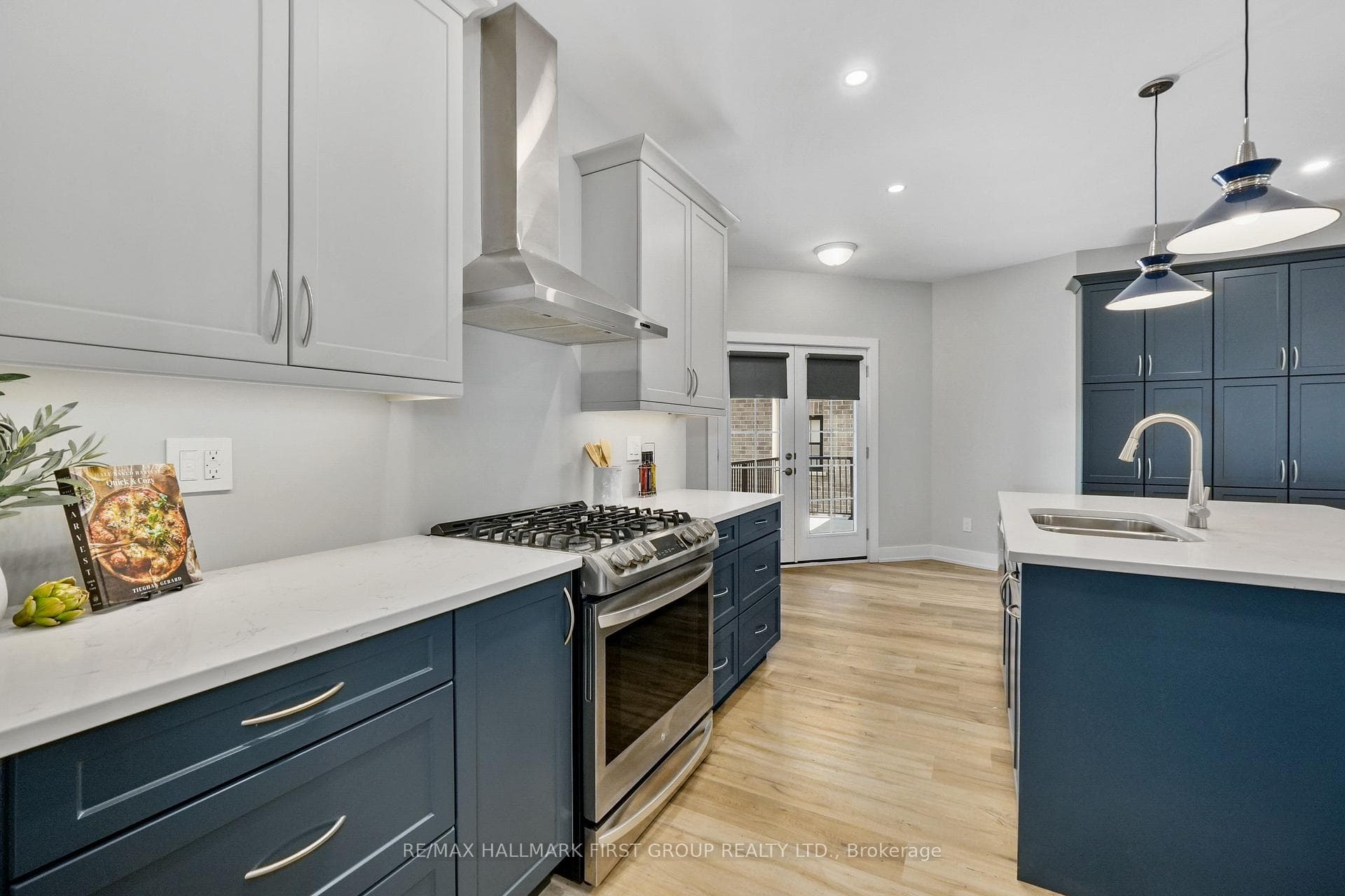 927 Ernest Allen Boulevard photo 22
